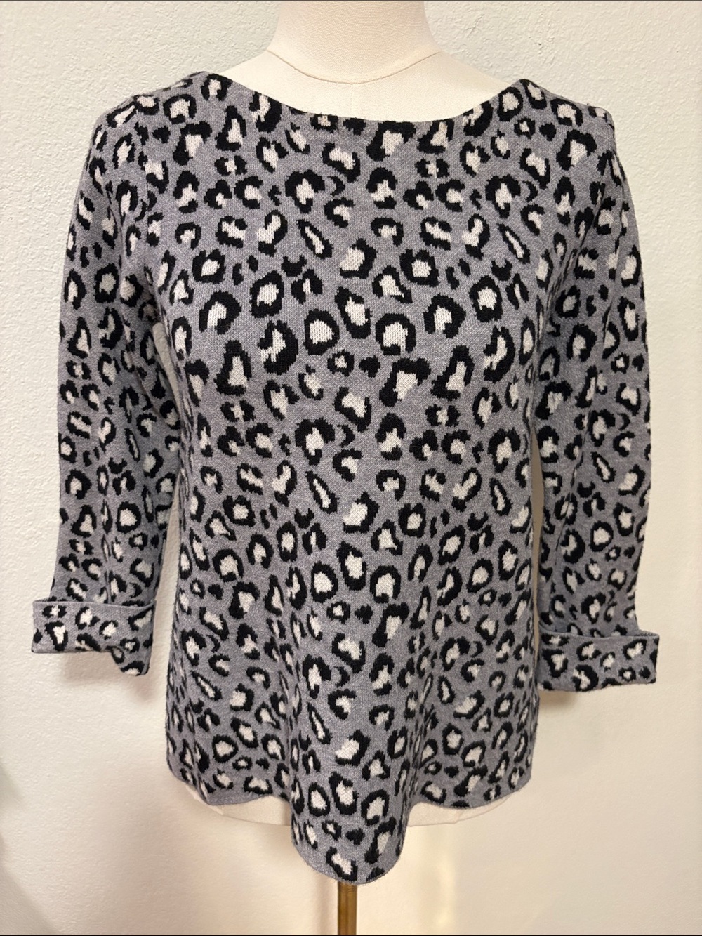Tahari Gray, Black & Cream Leopard Print Knit Pullover
